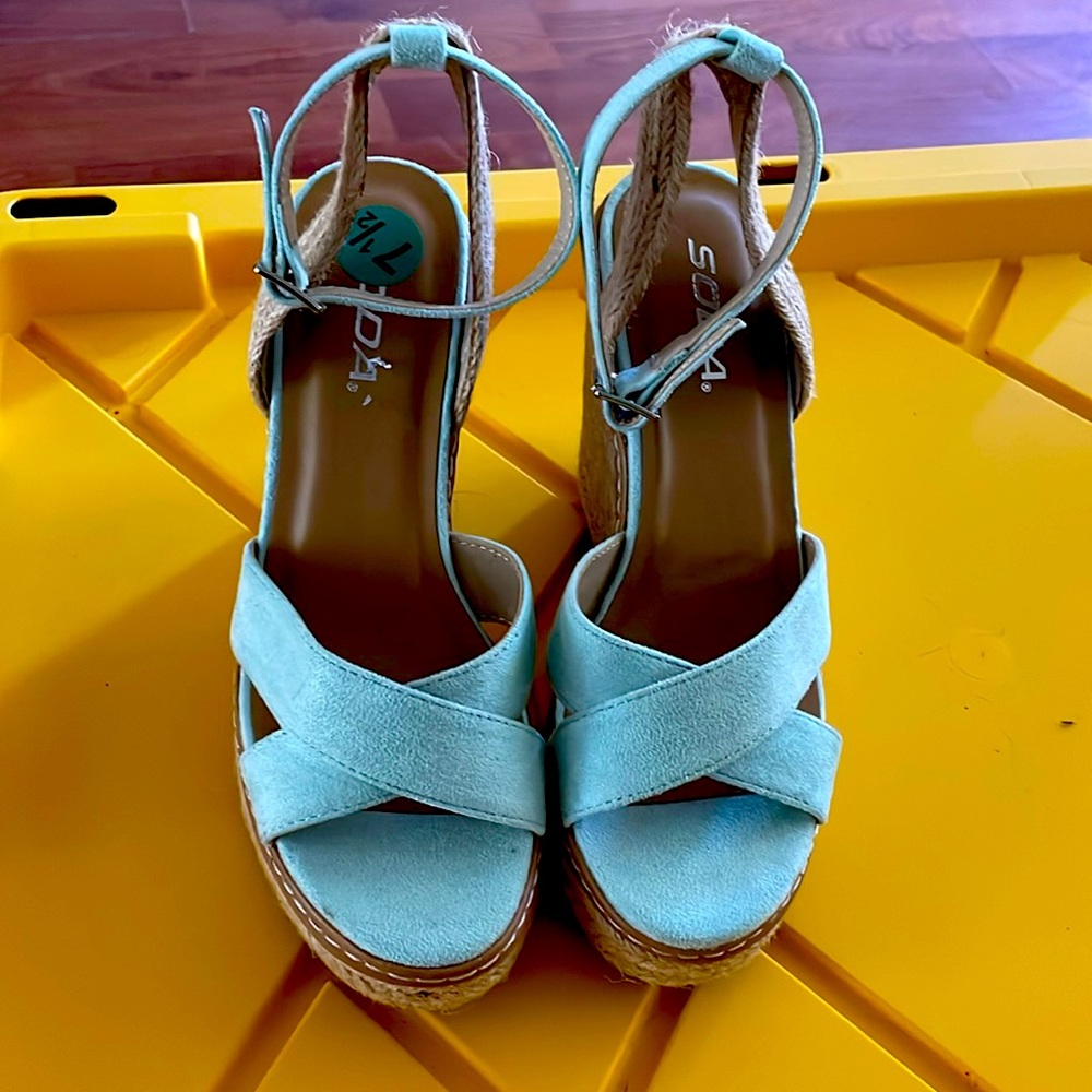 Mint wedges, brand soda